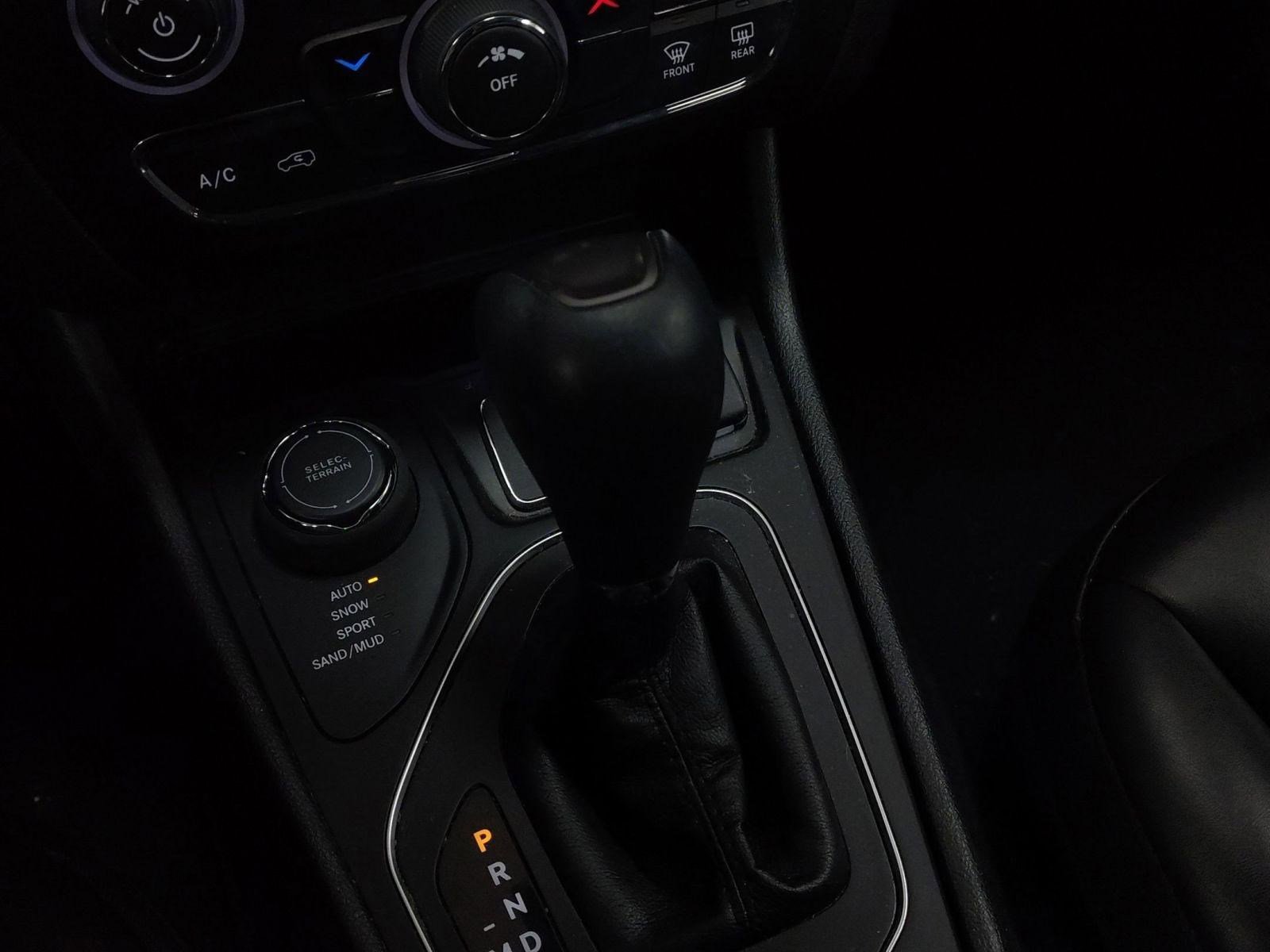 Used 2019 Jeep Cherokee Latitude Plus image 13