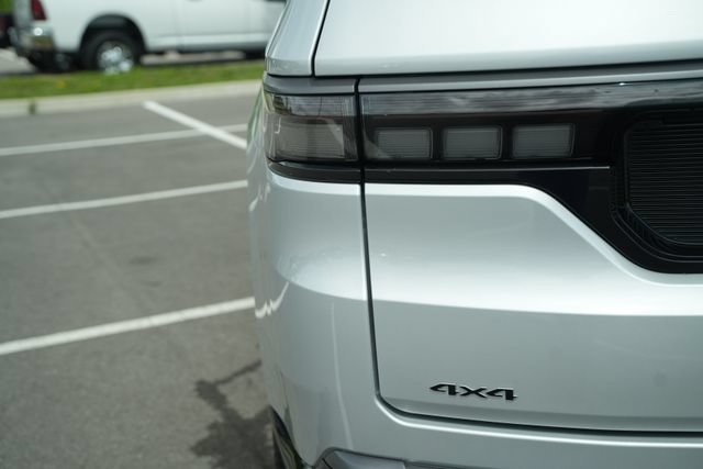 New 2026 Jeep Grand Wagoneer Summit AWD/4WD image 48