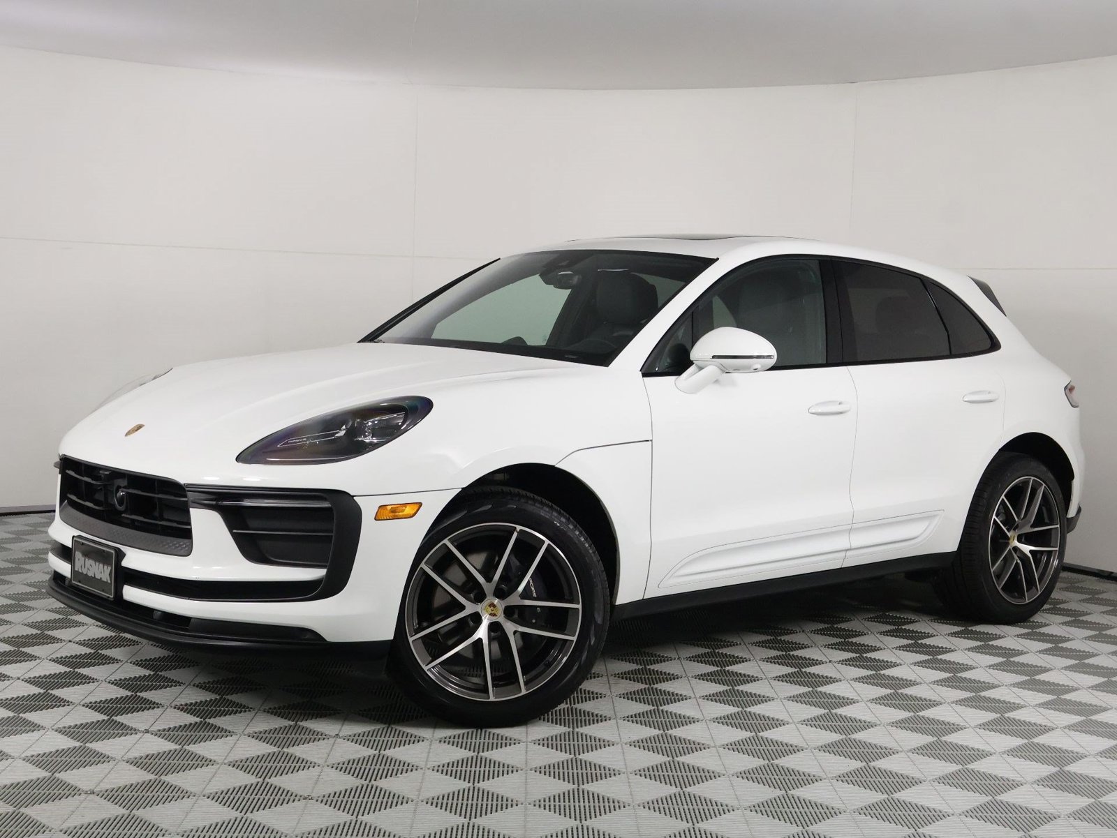 Certified 2026 Porsche Macan AWD/4WD image 35