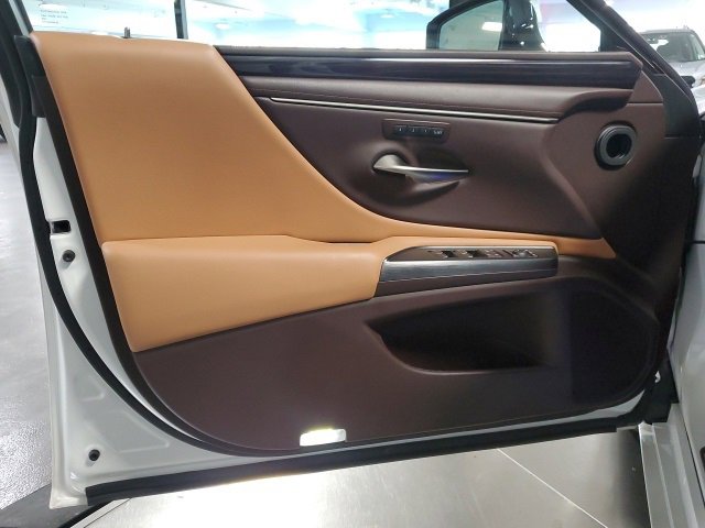 Used 2021 Lexus ES 300h w/ Premium Package image 12