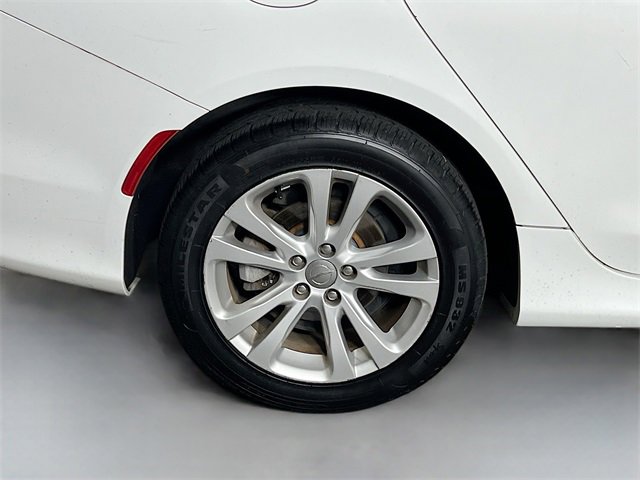 Used 2015 Chrysler 200 Limited image 31