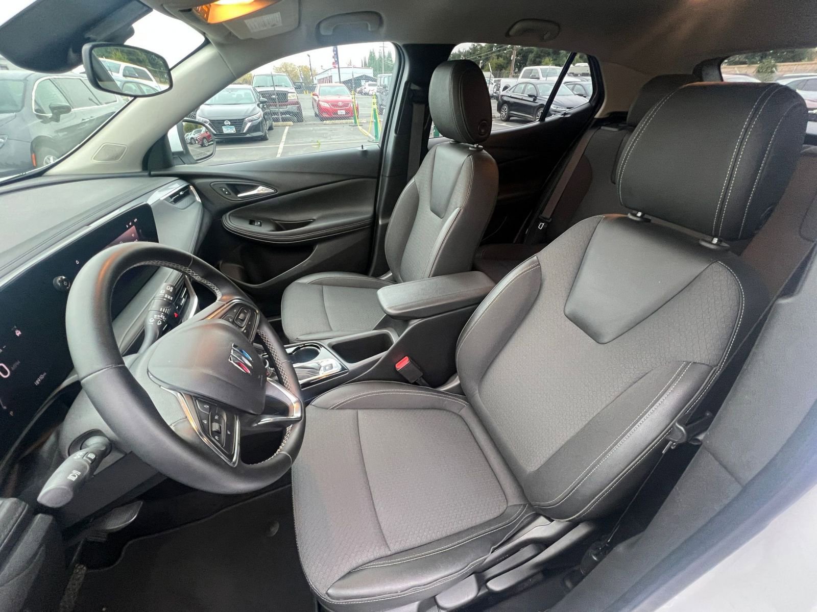 Used 2025 Buick Encore GX Preferred image 36