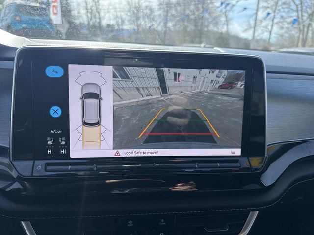 Used 2024 Volkswagen Atlas Cross Sport SE image 27