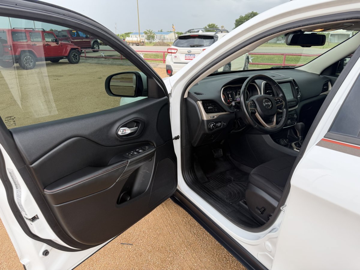 Used 2016 Jeep Cherokee 75th Anniversary FWD image 17