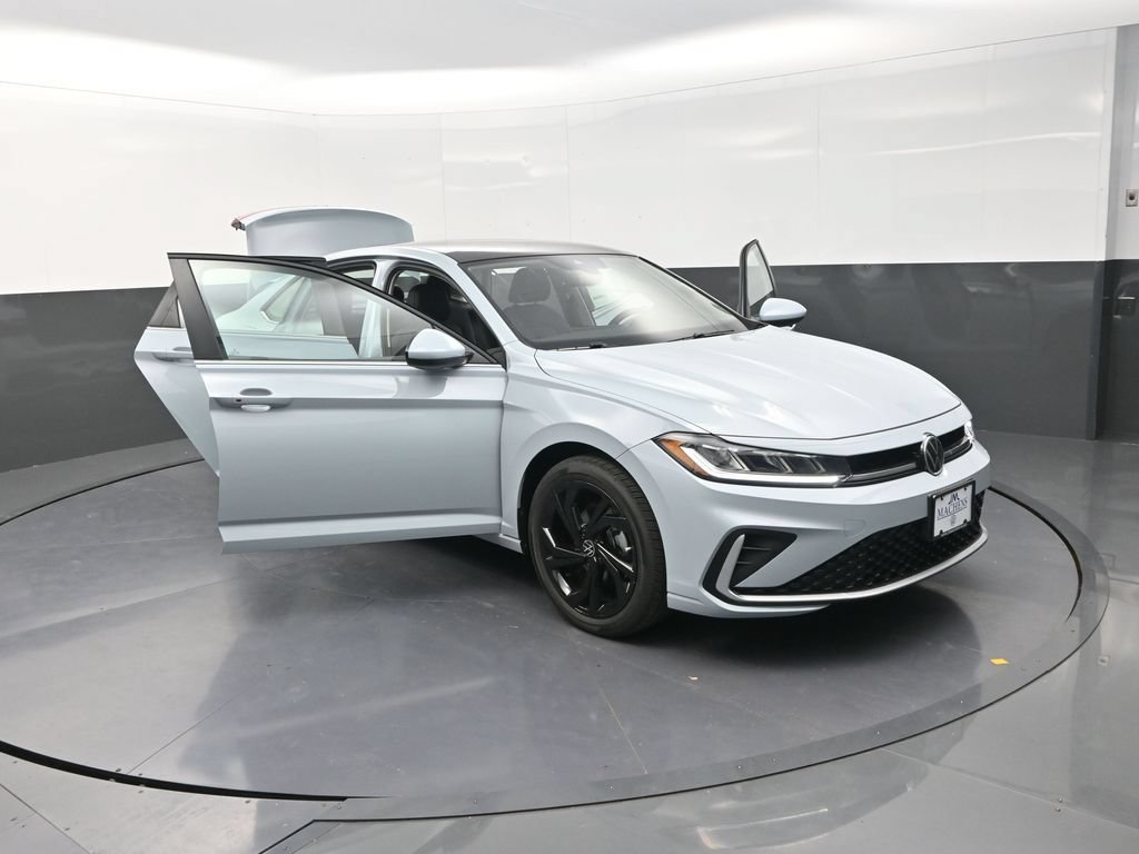 New 2026 Volkswagen Jetta SE FWD image 28
