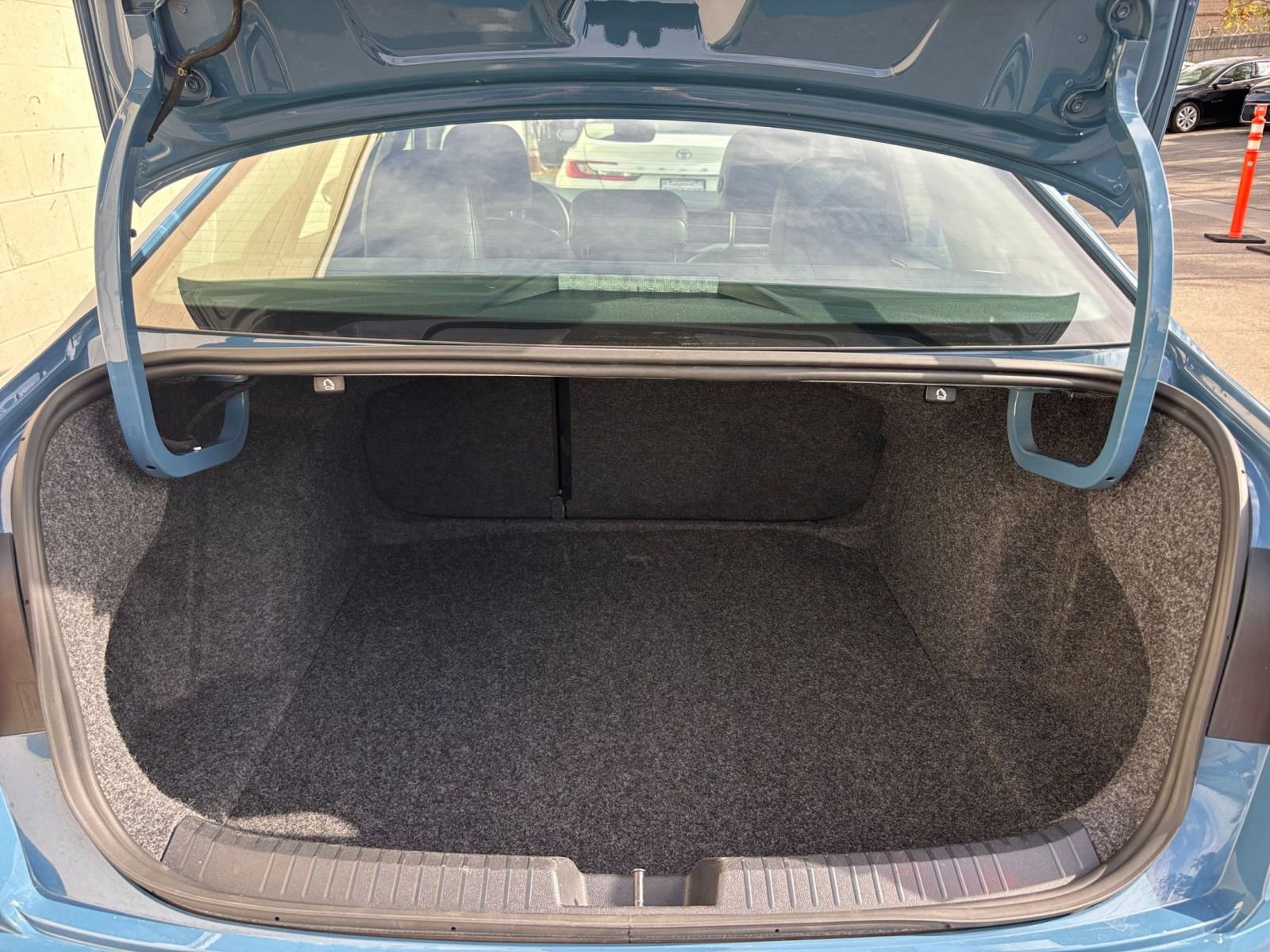 Used 2025 Volkswagen Jetta SE image 31