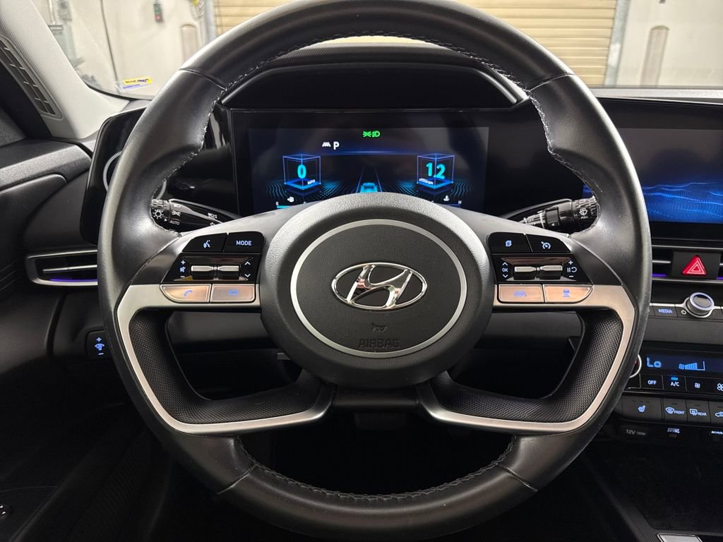 Used 2023 Hyundai Elantra Limited w/ Preferred Accessory Package image 16