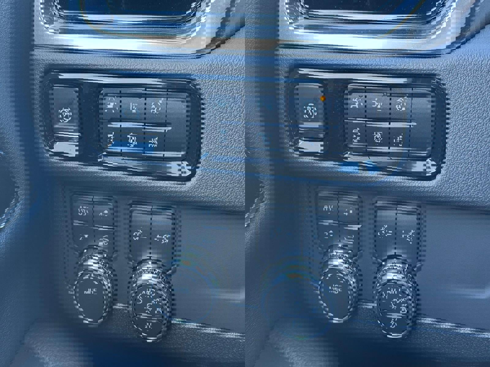 Certified 2025 GMC Yukon XL Denali image 14