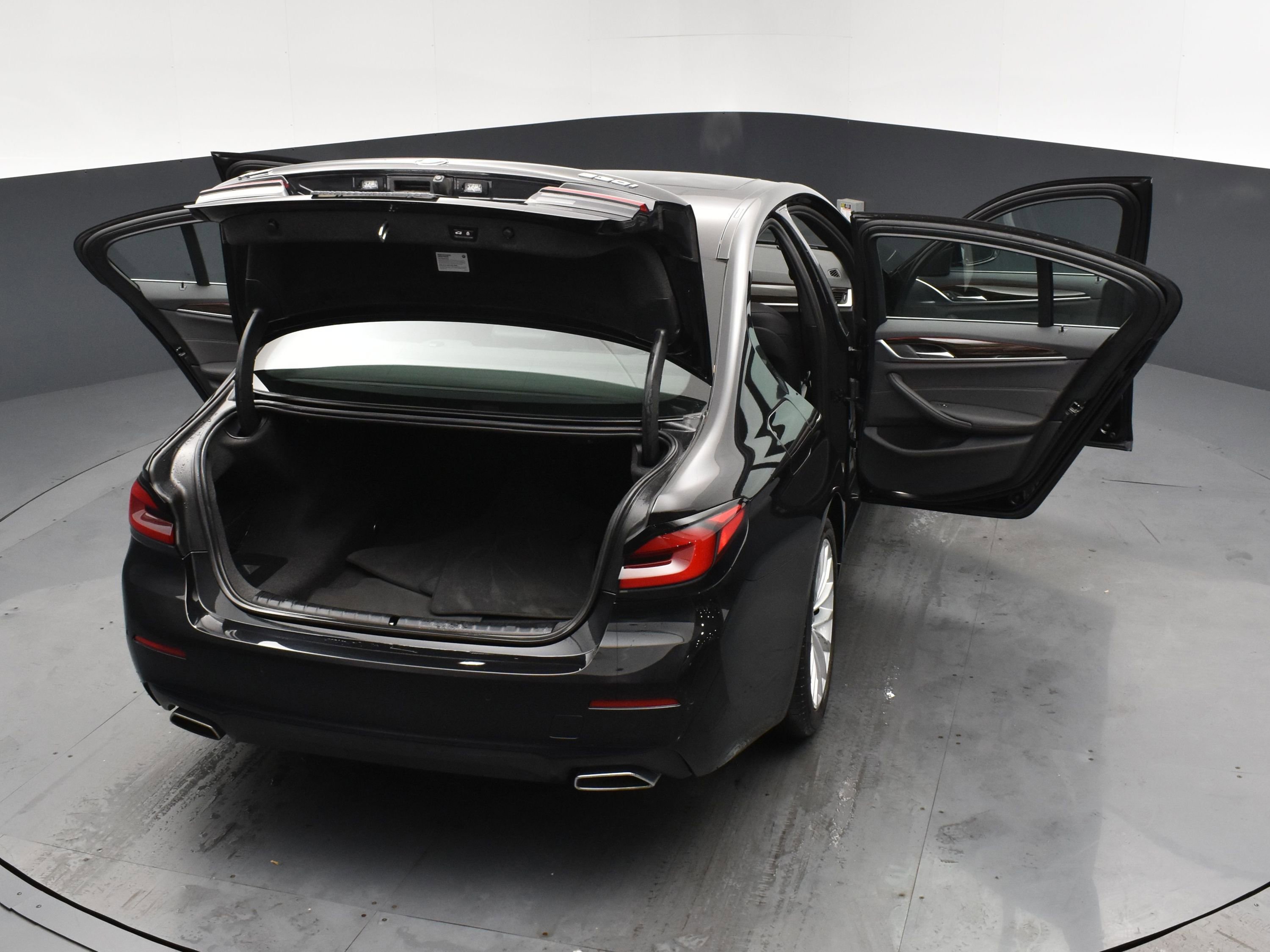 Used 2023 BMW 530i xDrive w/ Convenience Package image 28