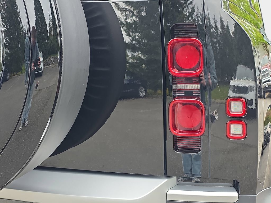 Certified 2025 Land Rover Defender 110 S AWD/4WD image 35