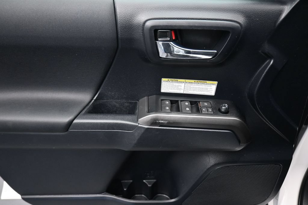 Used 2019 Toyota Tacoma TRD Off-Road AWD/4WD image 10