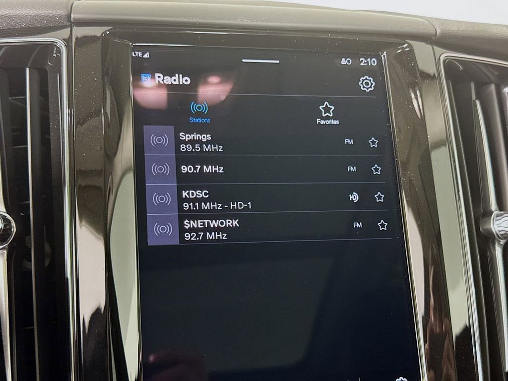 Used 2025 Volvo XC60 B5 Core w/ Protection Package Premier image 15