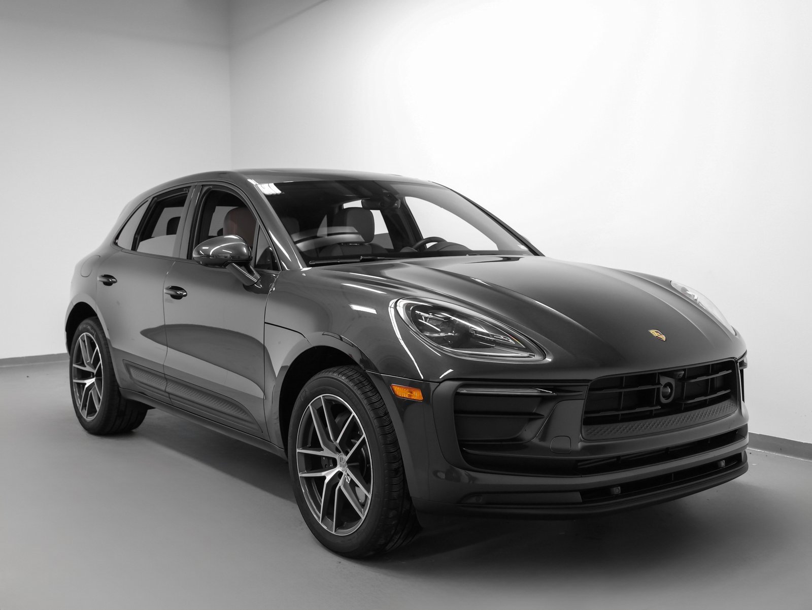 Used 2025 Porsche Macan image 10
