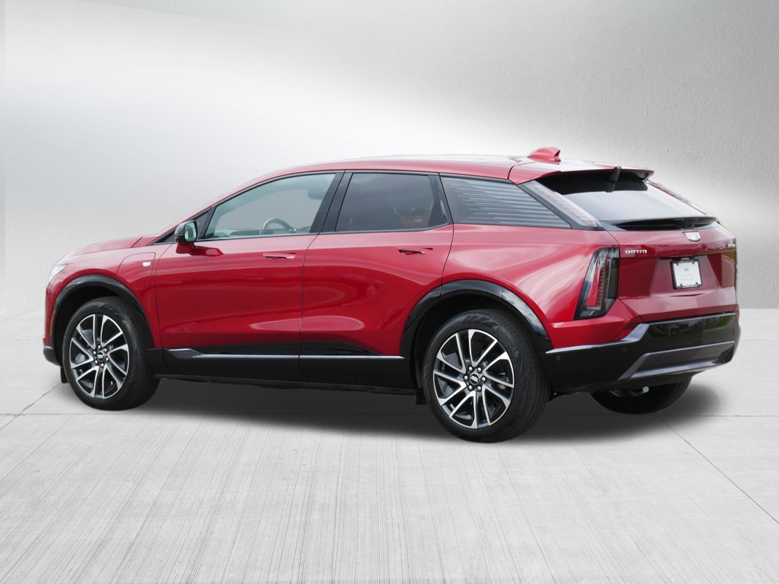 Certified 2025 Cadillac Optiq Sport 2 w/ LPO, Floor Liner Package AWD/4WD image 5