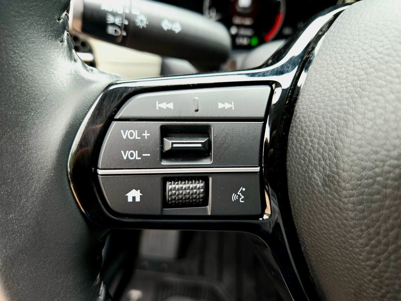 Used 2025 Honda HR-V EX-L image 11