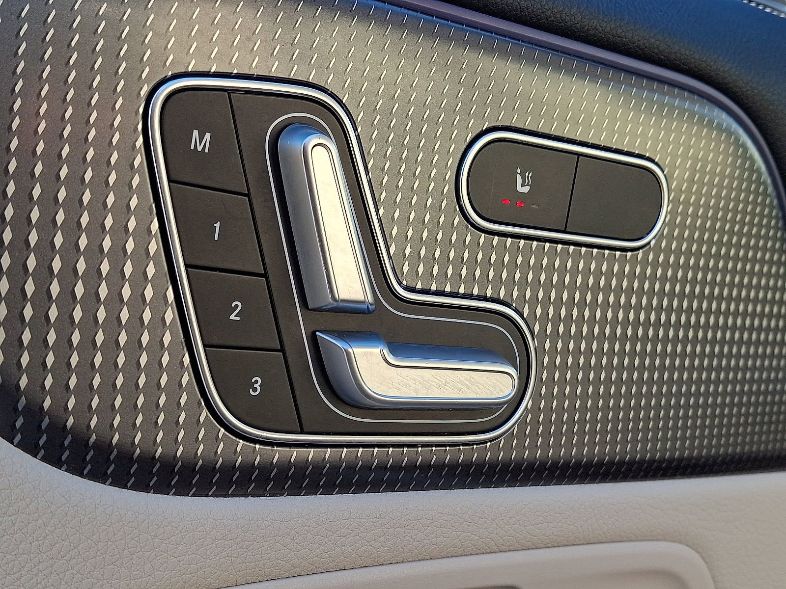 Used 2022 Mercedes-Benz GLA 250 4MATIC image 23