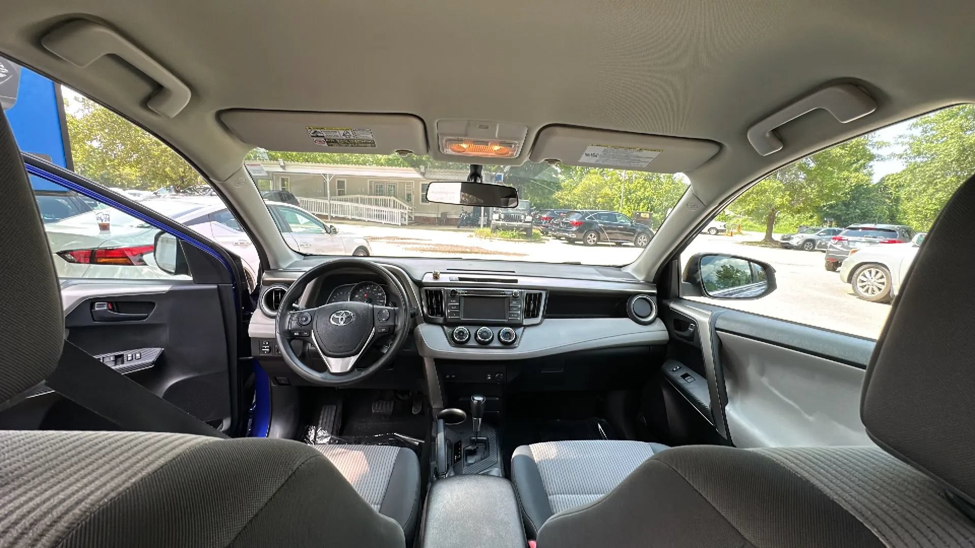 Used 2015 Toyota RAV4 LE AWD/4WD image 10