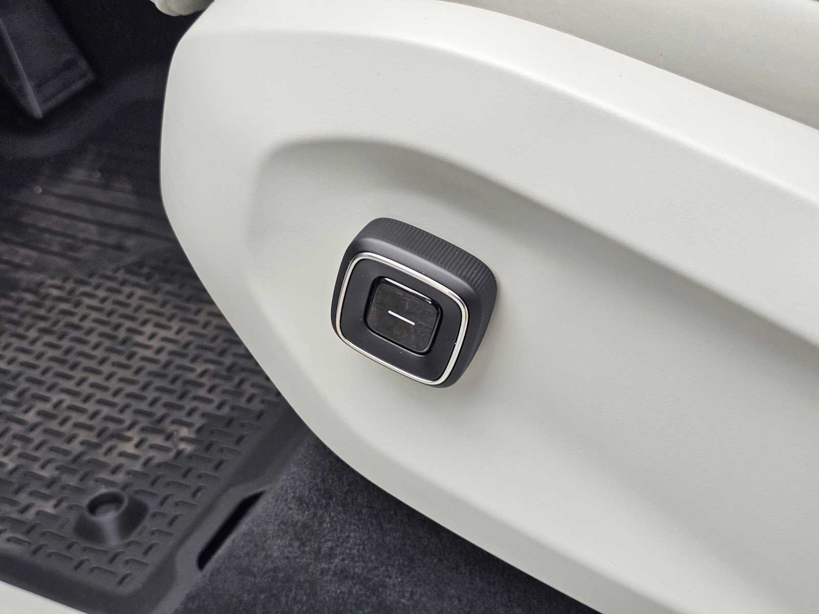 New 2026 Volvo EX90 Plus AWD/4WD image 25