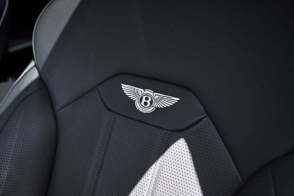 Used 2024 Bentley Bentayga AWD/4WD image 44