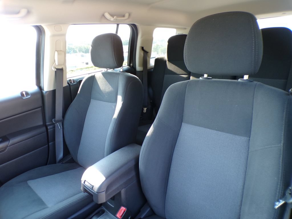 Used 2017 Jeep Patriot Latitude FWD image 11
