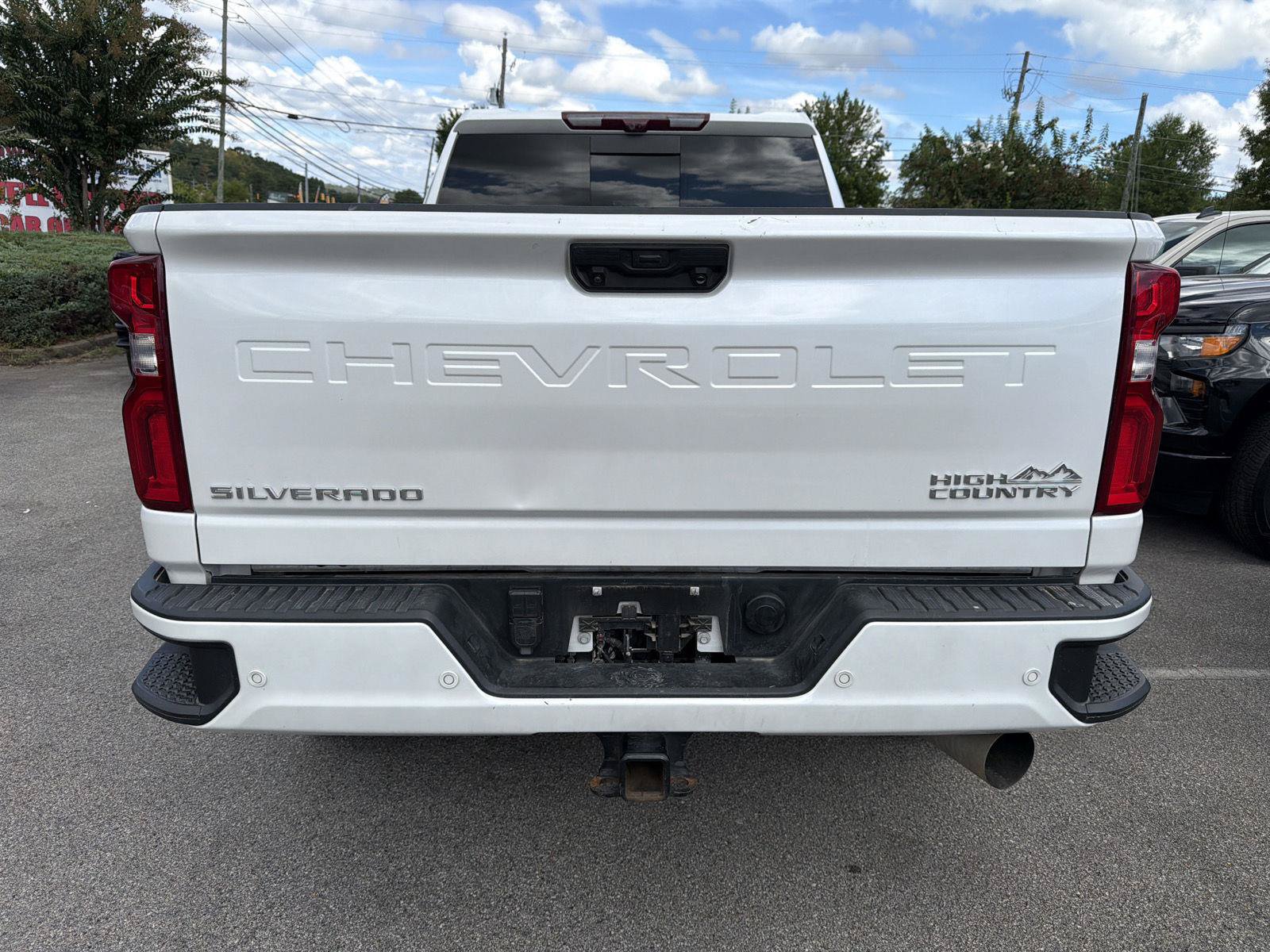 Used 2024 Chevrolet Silverado 2500 High Country w/ Technology Package AWD/4WD image 3