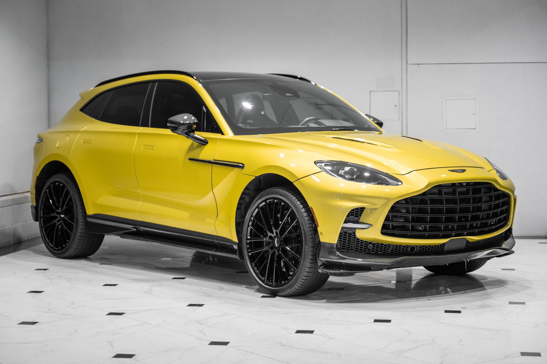 Used 2025 Aston Martin DBX 707 image 1