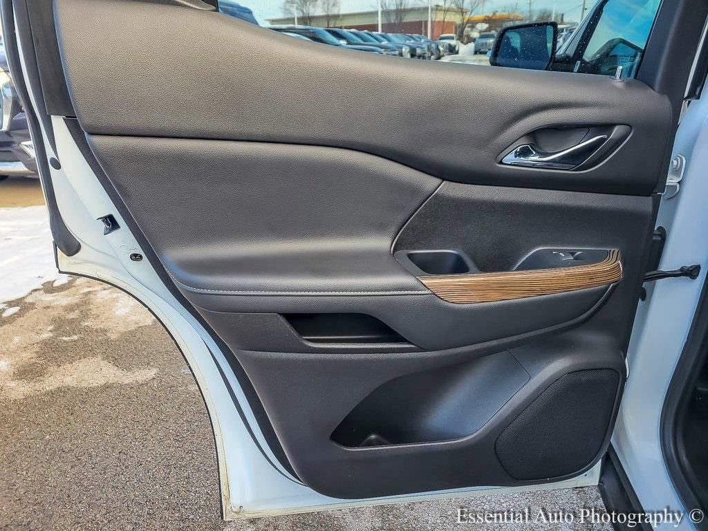 Certified 2022 GMC Acadia SLE w/ Driver Convenience Package image 19