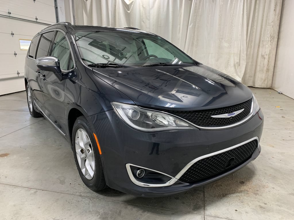Used 2020 Chrysler Pacifica Limited w/ Advanced Safetytec Group FWD image 14