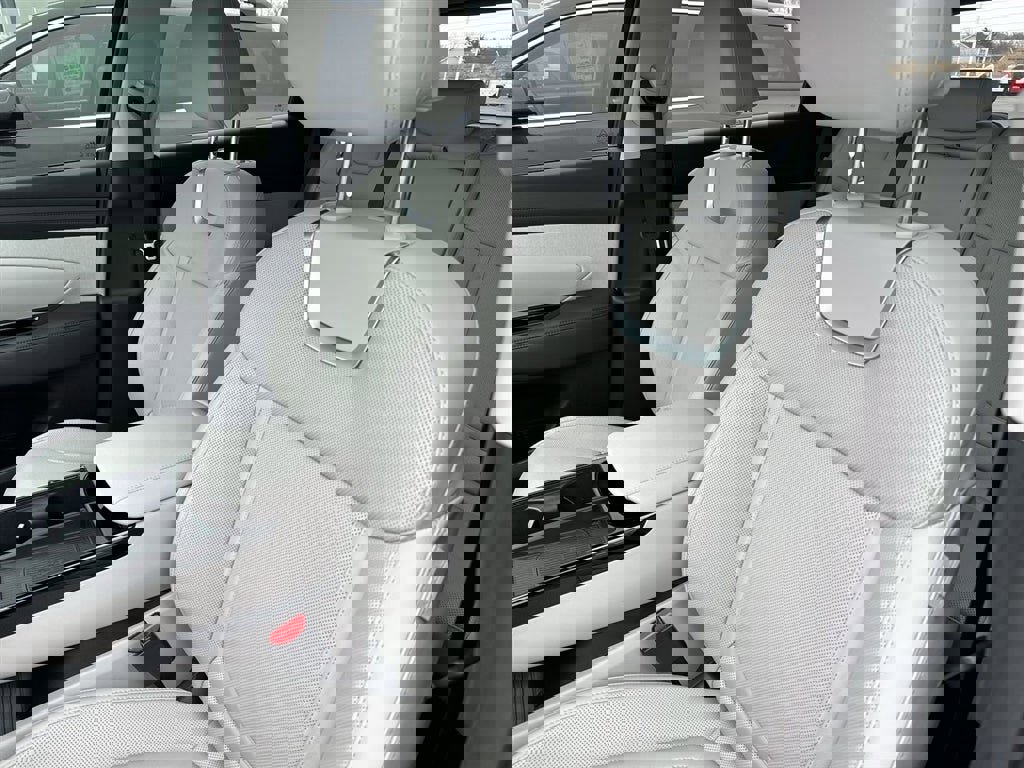 Used 2025 Hyundai Tucson Limited image 11