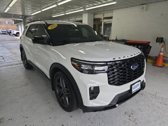 Used 2025 Ford Explorer ST AWD/4WD image 7