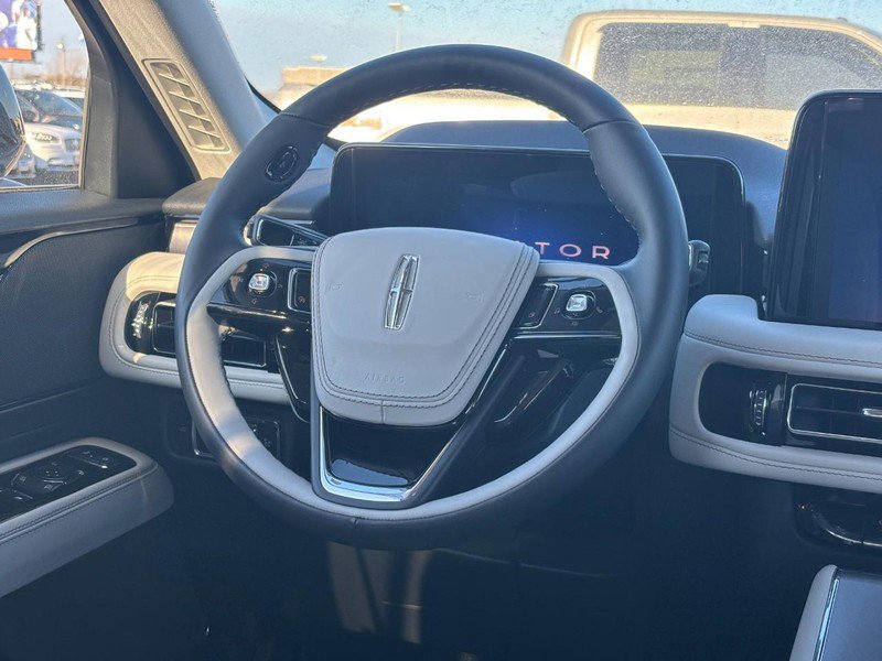 New 2026 Lincoln Aviator AWD w/ Jet Appearance Package image 15