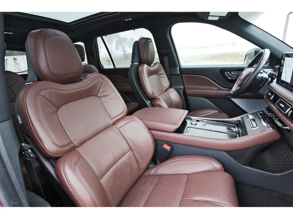 Used 2025 Lincoln Aviator Reserve w/ Equipment Group 201A AWD/4WD image 34