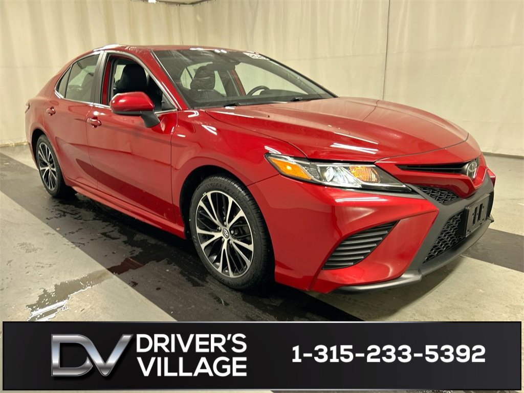Used 2020 Toyota Camry SE image 1