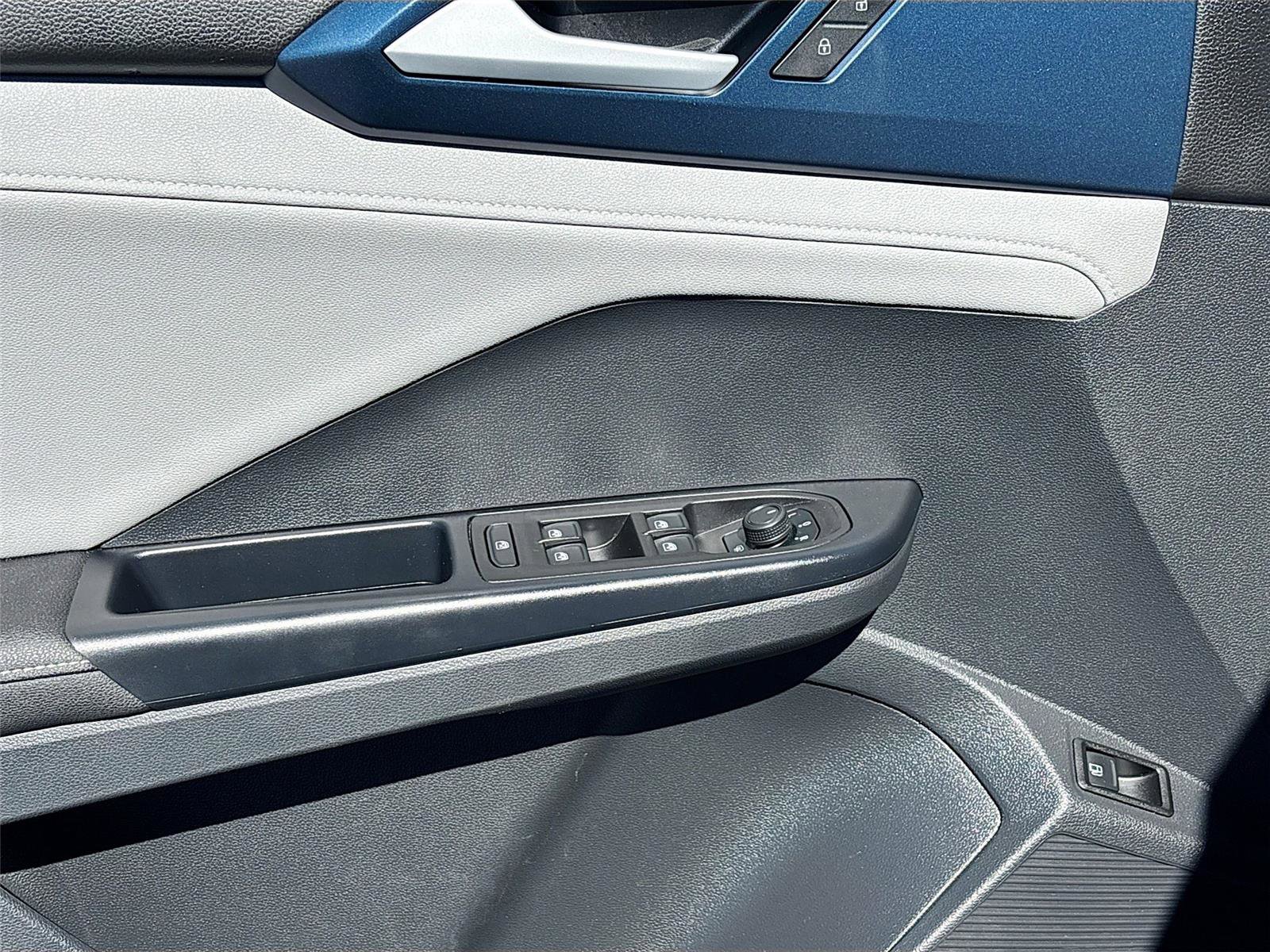 Used 2024 Volkswagen Taos SE image 20