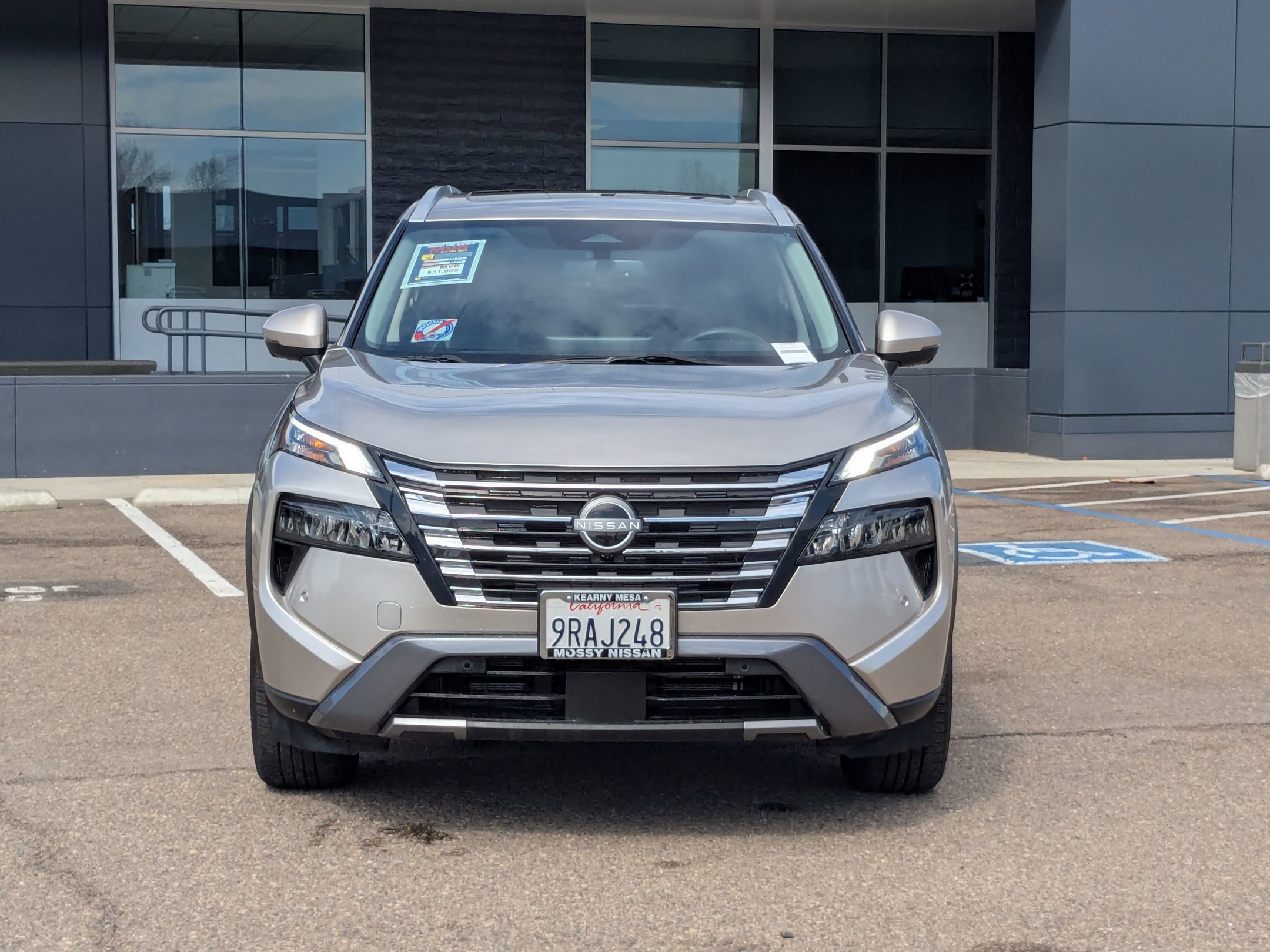 Used 2024 Nissan Rogue SL w/ SL Premium Package image 3