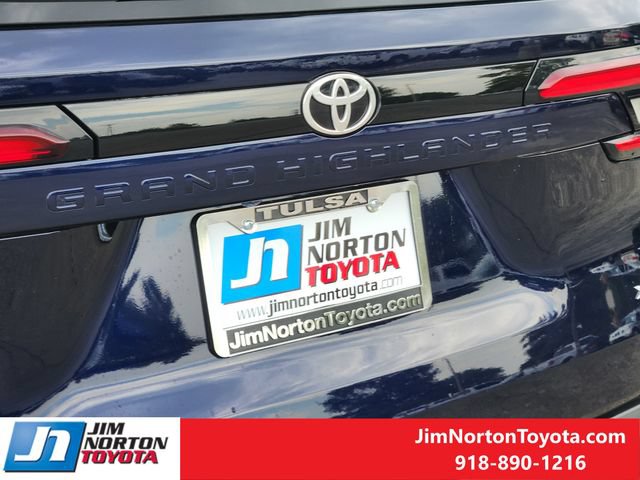 Used 2026 Toyota Grand Highlander FWD image 11