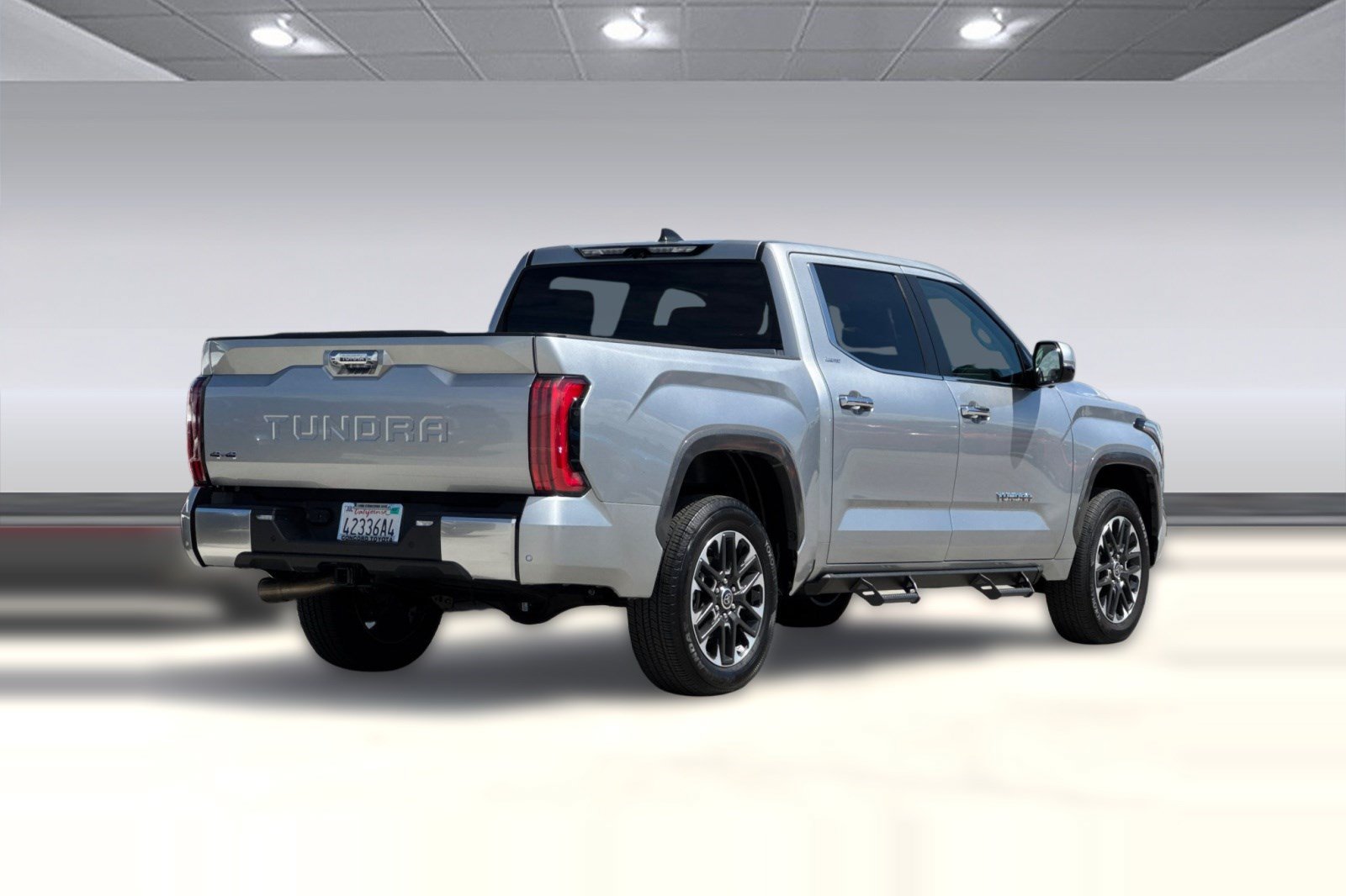 Used 2024 Toyota Tundra Limited AWD/4WD image 8
