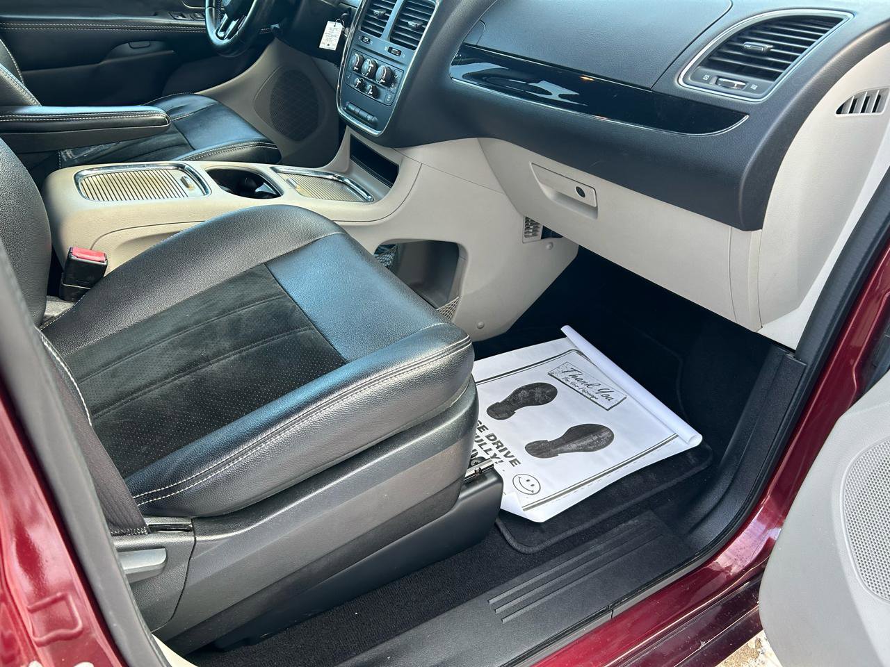 Used 2018 Dodge Grand Caravan SXT image 12