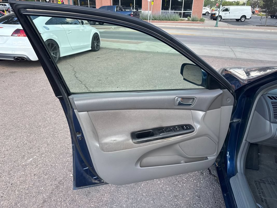 Used 2005 Toyota Camry LE FWD image 9