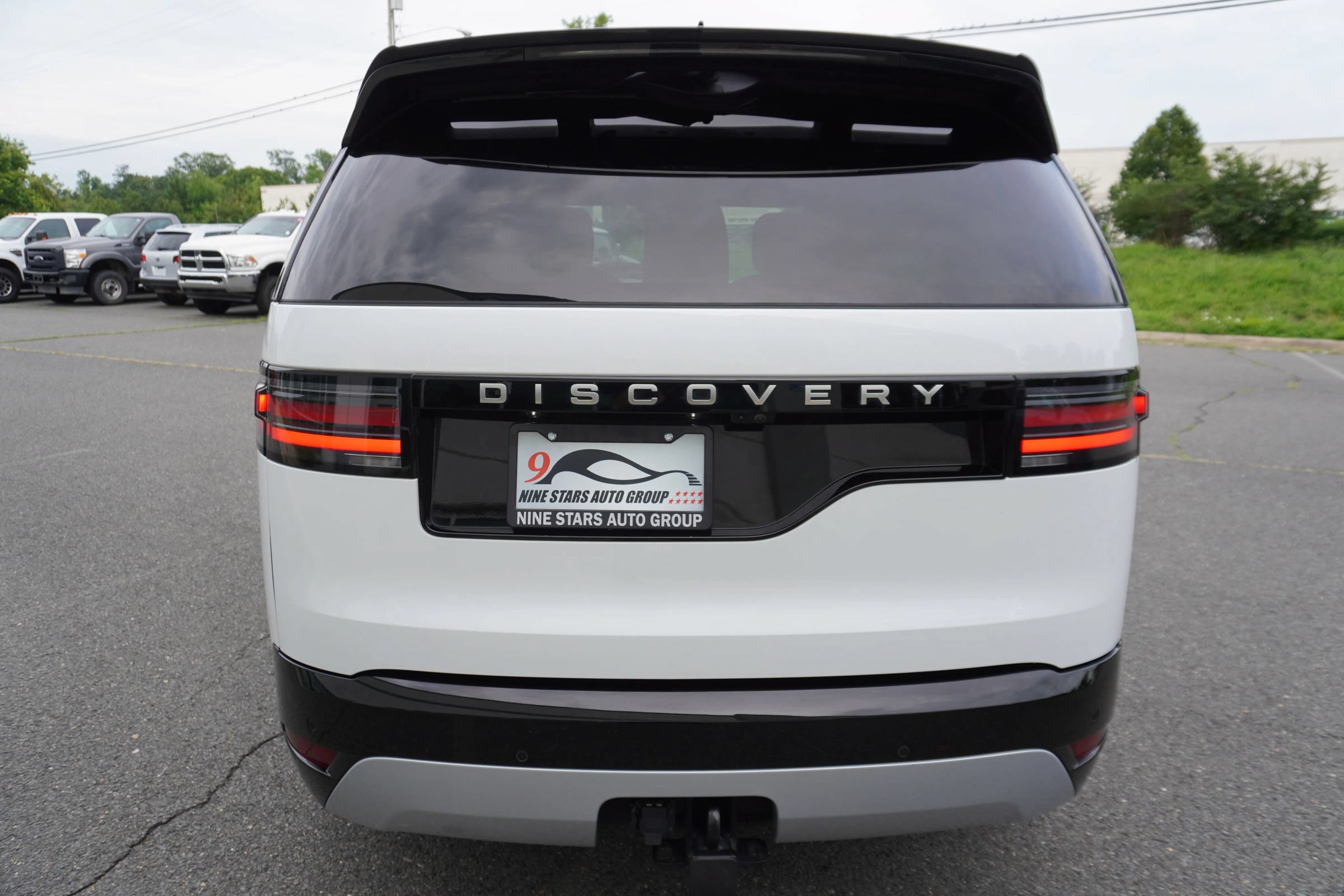 Used 2024 Land Rover Discovery Metropolitan Edition AWD/4WD image 6