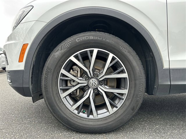 Used 2020 Volkswagen Tiguan SE R-Line image 11