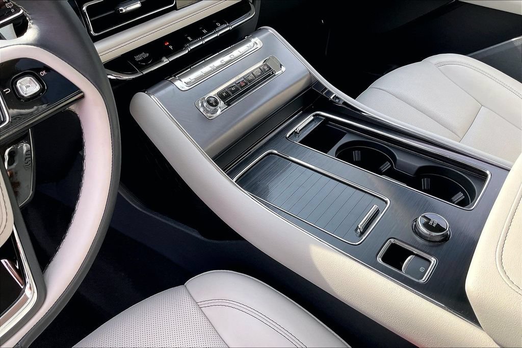 Used 2026 Lincoln Aviator 2WD image 19