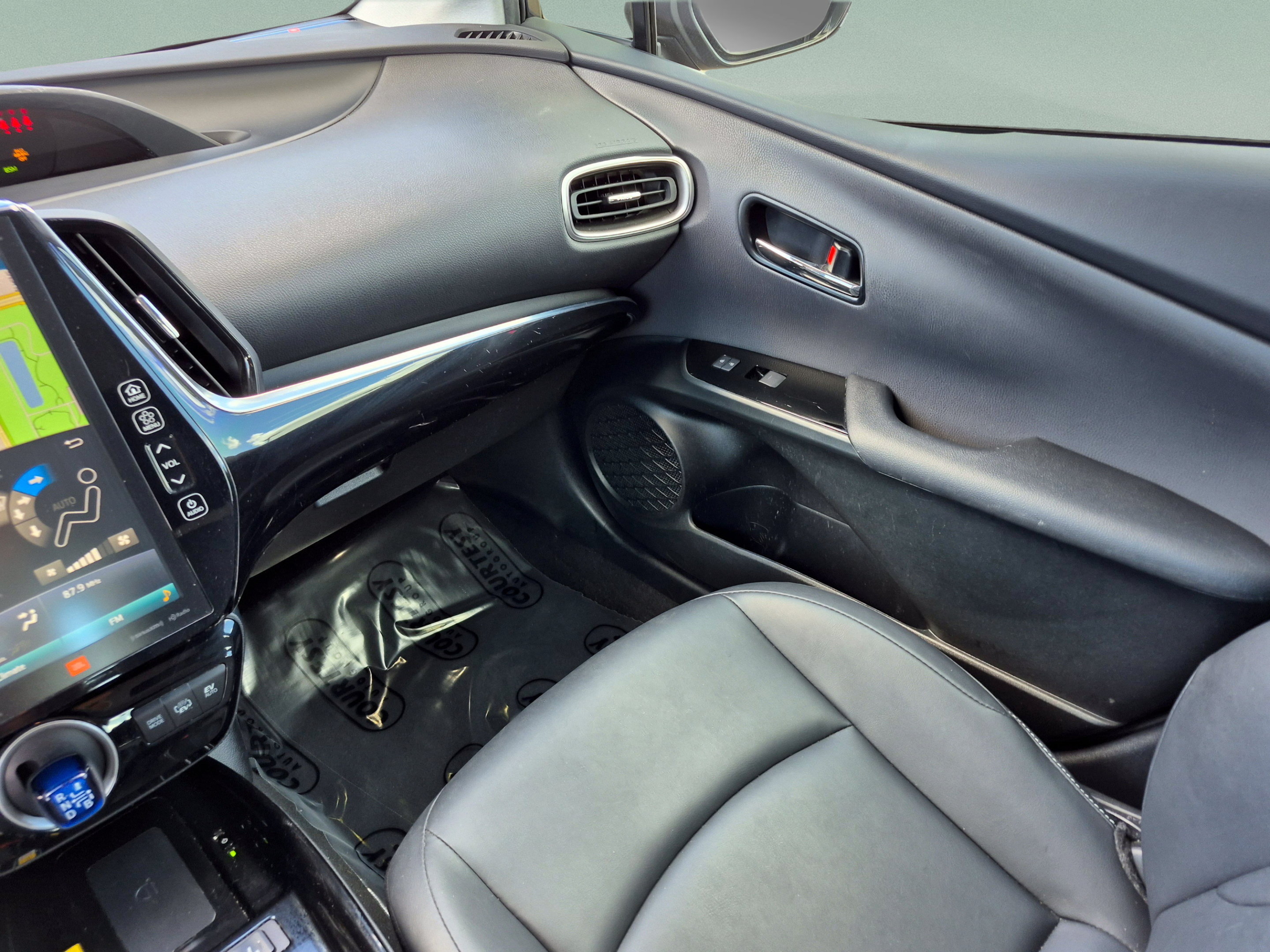 Used 2022 Toyota Prius Prime Limited FWD image 15