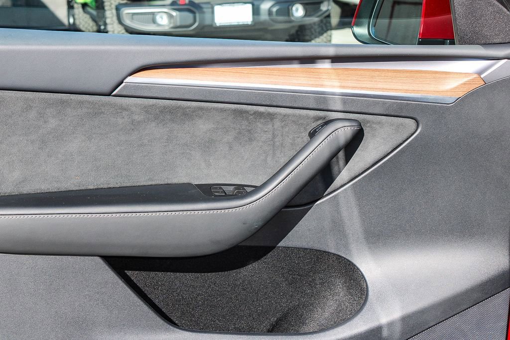 Used 2024 Tesla Model Y Long Range image 23