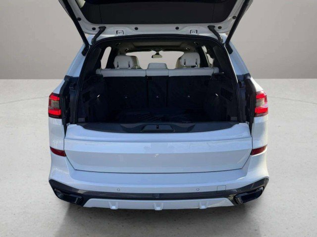 Used 2022 BMW X5 xDrive40i w/ M Sport Package image 31