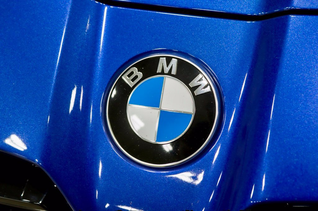Used 2023 BMW M3 w/ M Carbon Exterior Package RWD image 33