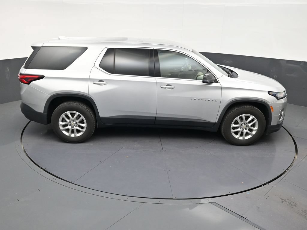 Used 2022 Chevrolet Traverse LS FWD image 16