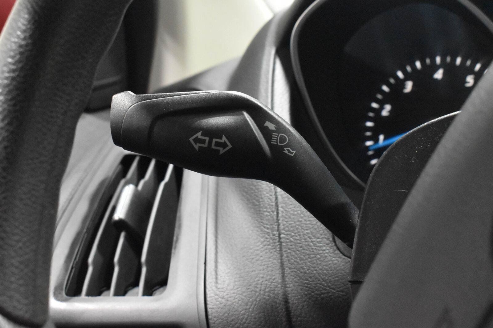 Used 2014 Ford Focus SE w/ SE Winter Package FWD image 11