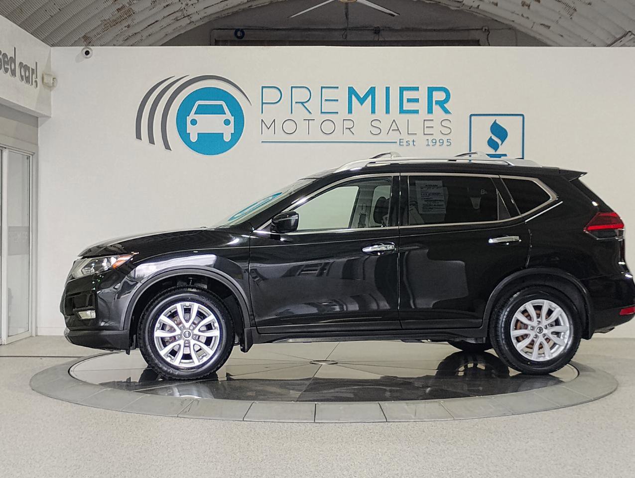 Used 2019 Nissan Rogue SV FWD image 2