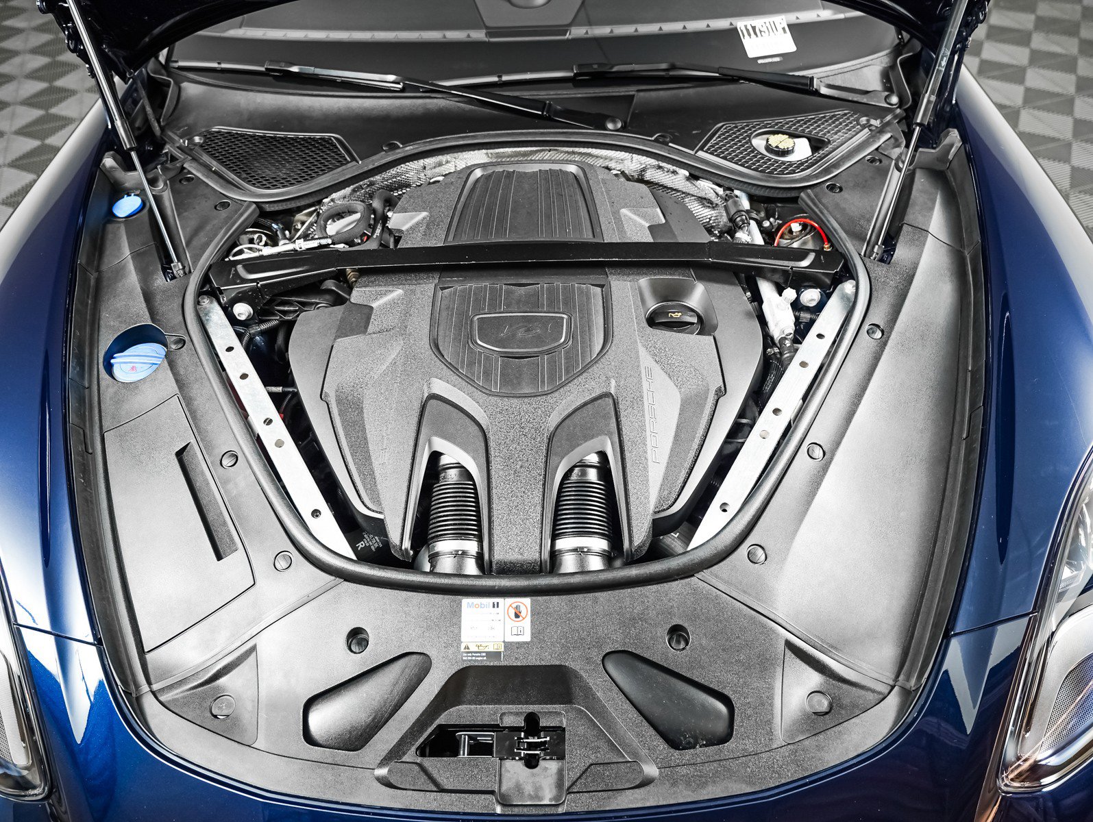 Certified 2023 Porsche Panamera Platinum Edition image 12